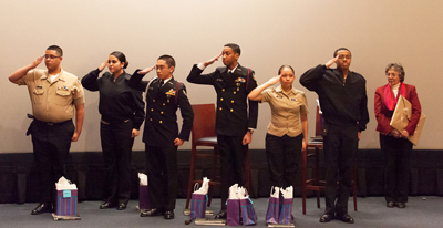 Saluting_7835_400